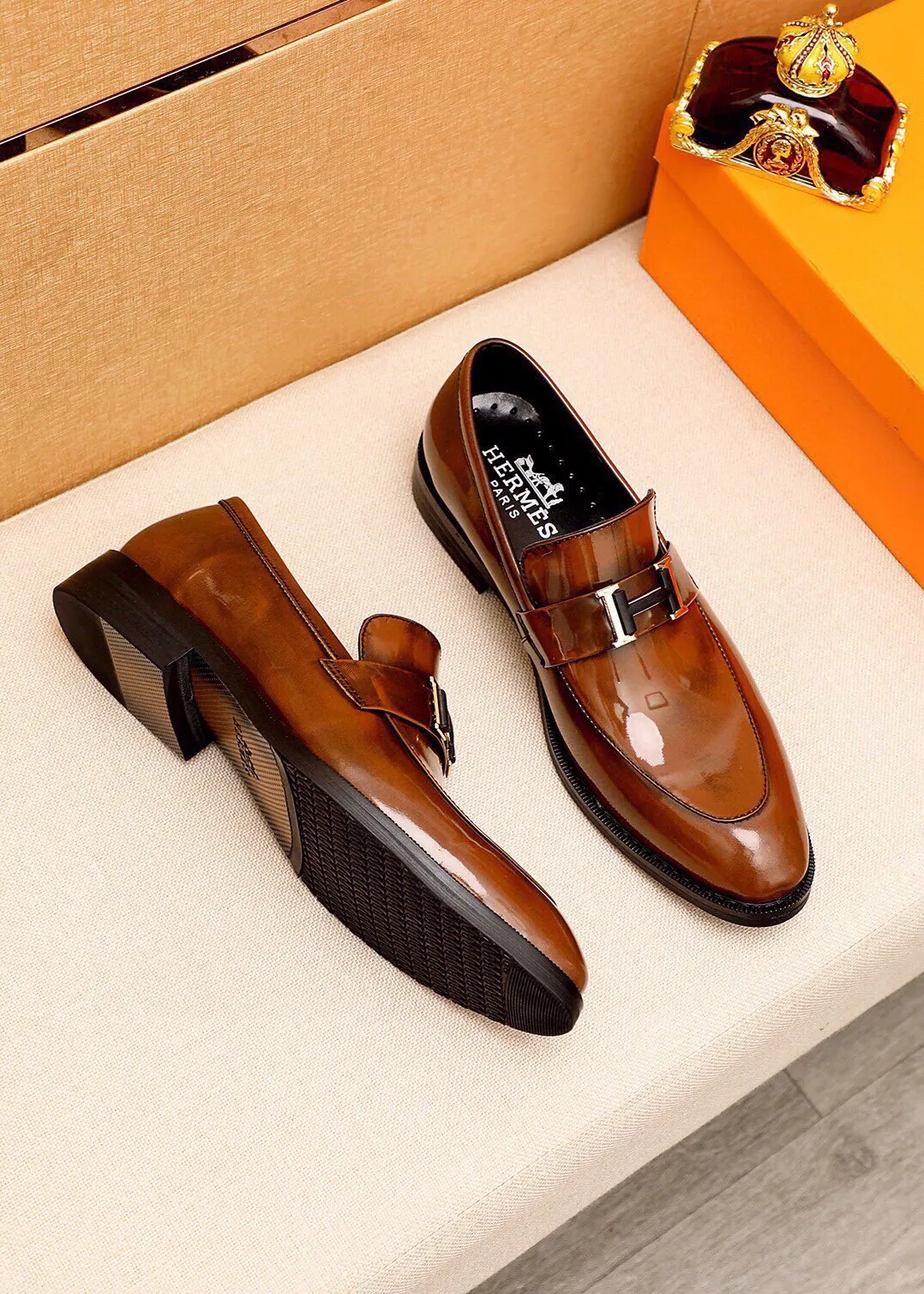 Men's shoes 💰460 💐 Product trademark: HERMES "Hermès" casual leather shoes Regular size: 38-44 (45🉑️customized) Product materials: Selected imported first-layer open edge bead upper + classic hardware buckle, imported water-dyed 🐂 cowhide lining. Strong three-dimensional visual effect, combined outsole Color: 2⃣️colors available